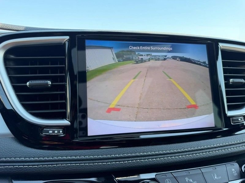 Used 2025 Chrysler Pacifica Limited FWD image 24