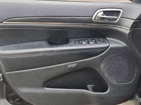 Used 2019 Jeep Grand Cherokee Limited X image 12