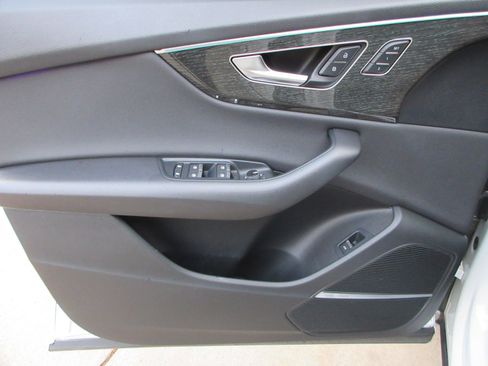 Used 2020 Audi Q8 Premium Plus image 29