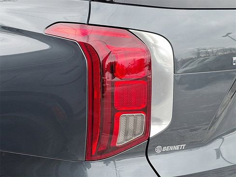 Used 2023 Hyundai Palisade Limited image 9