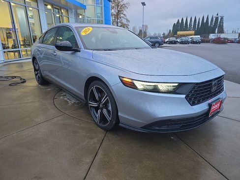 Used 2024 Honda Accord Sport image 9