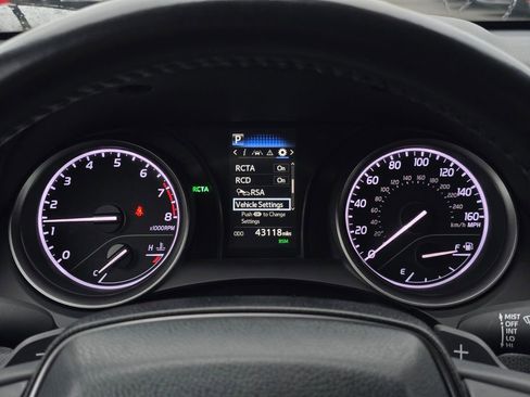 Used 2024 Toyota Camry SE image 26