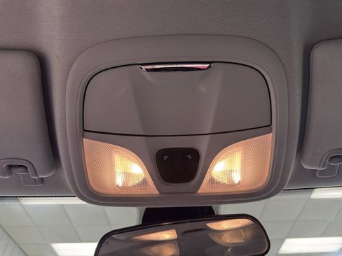 Used 2019 Jeep Cherokee Latitude w/ Cold Weather Group image 39