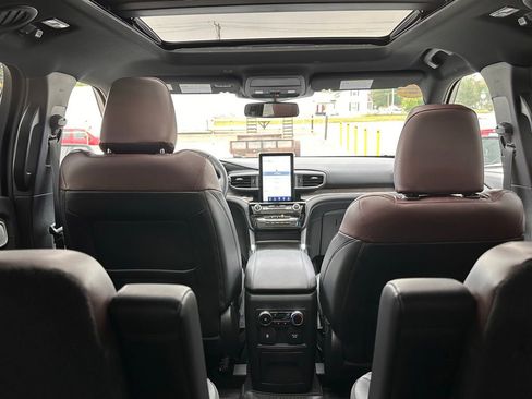 Certified 2023 Ford Explorer Platinum w/ Technology Package AWD/4WD image 35