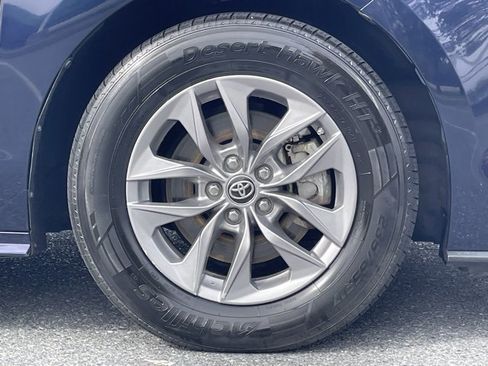 Used 2023 Toyota Sienna XLE image 18