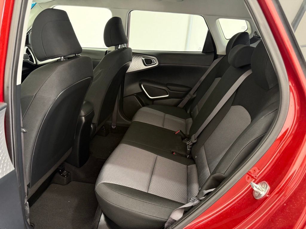Used 2023 Kia Soul LX w/ LX Technology Package FWD image 15