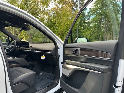 New 2026 Cadillac Vistiq Sport image 11