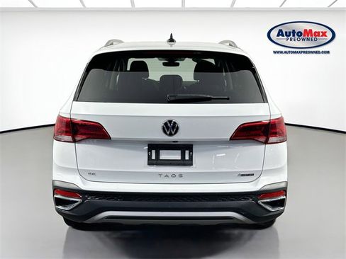 Used 2024 Volkswagen Taos SE image 7