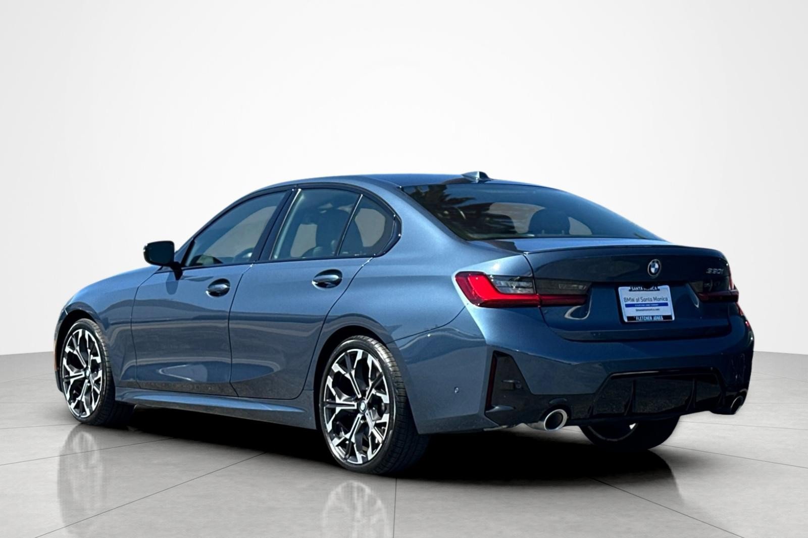 Used 2026 BMW 330i Sedan w/ M Sport Package RWD image 3