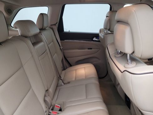 Used 2019 Jeep Grand Cherokee Overland RWD image 19