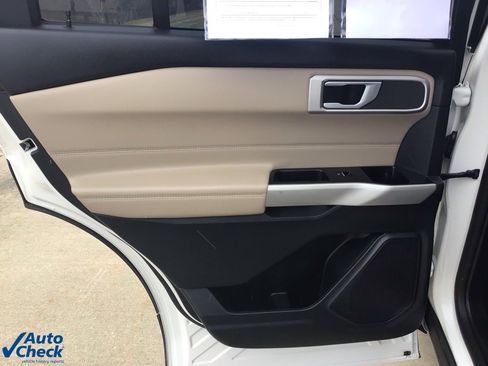 Used 2021 Ford Explorer XLT image 13