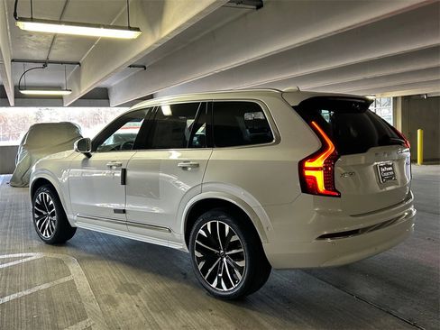 New 2026 Volvo XC90 B6 Plus w/ Protection Package Premier image 4