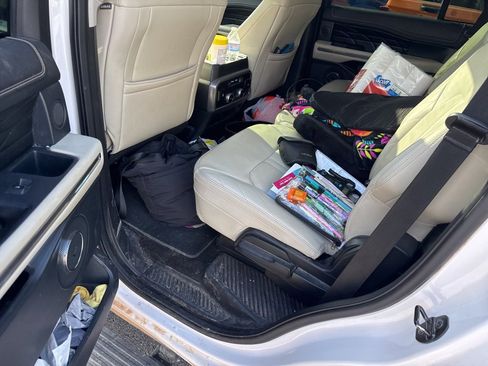 Used 2018 Ford Expedition Platinum image 18