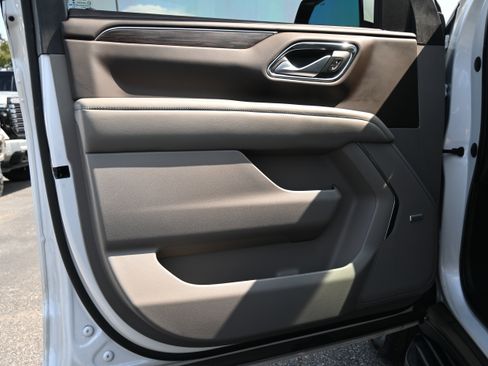 Used 2022 Chevrolet Tahoe LT w/ Luxury Package RWD image 14