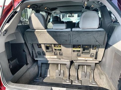 Used 2017 Toyota Sienna XLE w/ XLE Navigation Package FWD image 38