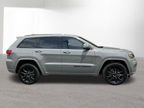 Used 2021 Jeep Grand Cherokee Laredo X AWD/4WD image 2