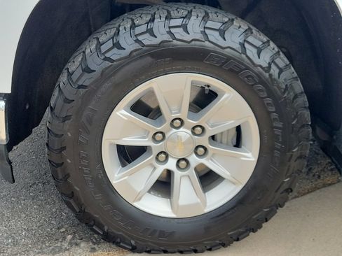 Used 2021 Chevrolet Silverado 1500 LT AWD/4WD image 24