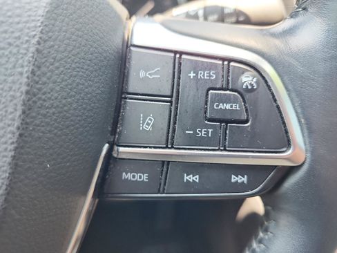 Used 2020 Toyota Highlander XLE AWD/4WD image 29