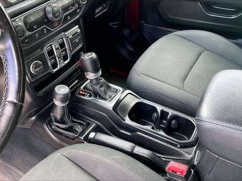 Used 2021 Jeep Wrangler Unlimited Sahara AWD/4WD image 16