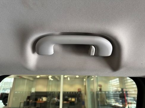 Used 2023 Jeep Renegade Latitude image 39