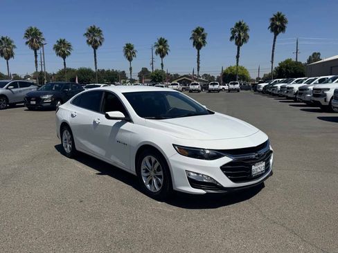 Used 2019 Chevrolet Malibu LT FWD image 2