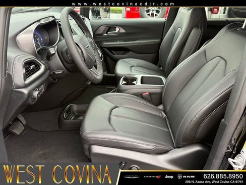 New 2026 Chrysler Pacifica Select FWD image 17
