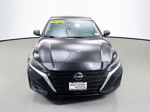 Used 2024 Nissan Altima 2.5 SV image 2