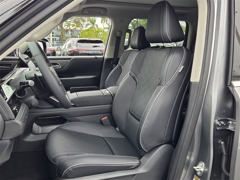 New 2026 INFINITI QX80 Luxe image 12