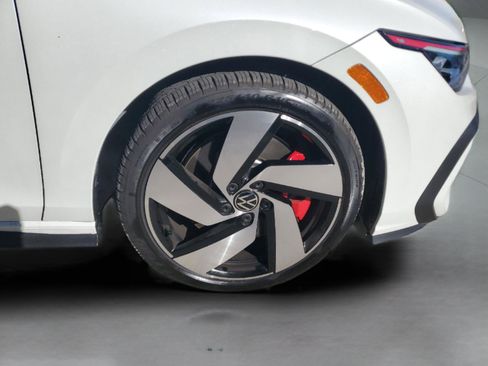 Used 2025 Volkswagen Golf S image 5