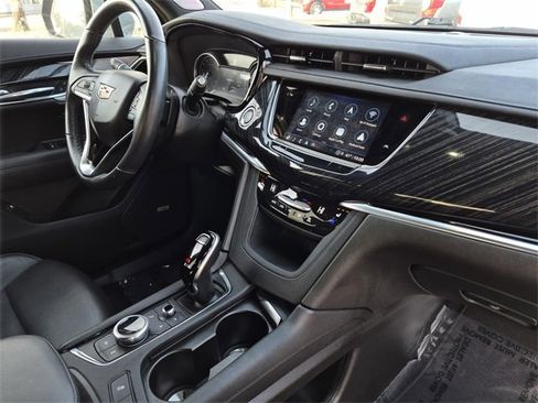 Used 2025 Cadillac XT6 Premium Luxury image 14