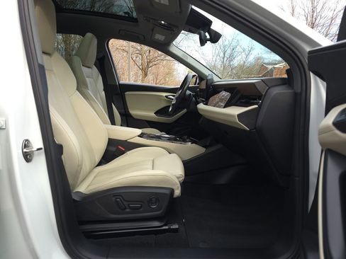 Used 2025 Audi Q6 e-tron Premium Plus image 22