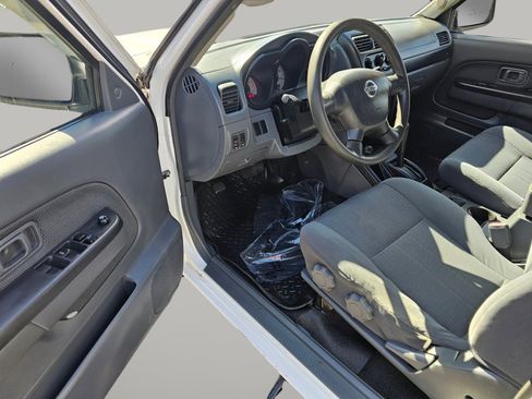 Used 2004 Nissan Frontier S/C image 17