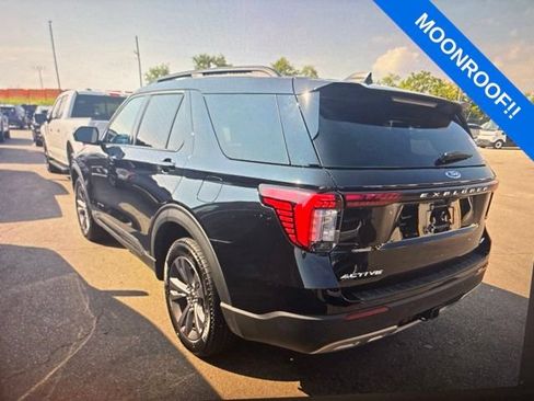 Used 2026 Ford Explorer Active w/ Active Comfort Package AWD/4WD image 3