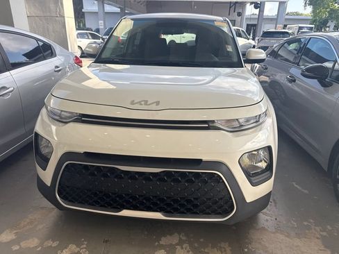 Used 2022 Kia Soul LX FWD image 2