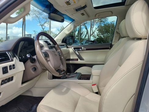 Used 2019 Lexus GX 460 Premium w/ Premium Package image 16