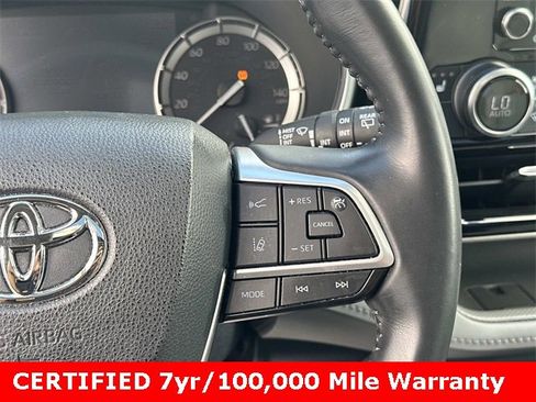 Used 2022 Toyota Highlander XLE image 29