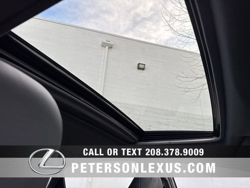 Used 2022 Toyota Avalon XSE image 13