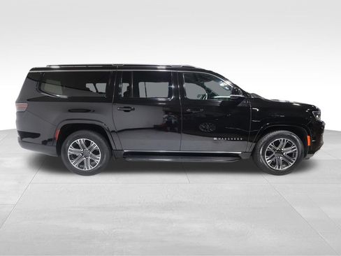 Used 2024 Jeep Wagoneer L Series II w/ Flexible Seating Group AWD/4WD image 5