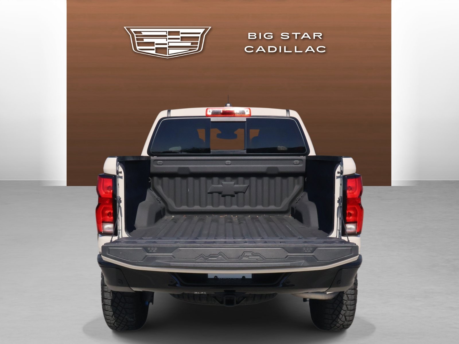 Used 2026 Chevrolet Colorado ZR2 w/ Technology Package AWD/4WD image 9