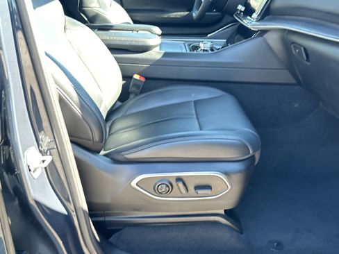 Used 2024 Jeep Wagoneer L Series II w/ Flexible Seating Group RWD image 13