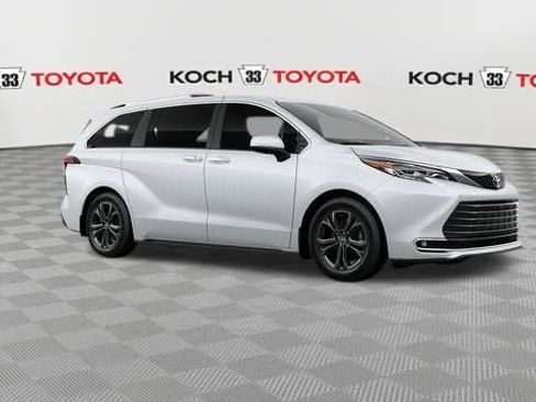 New 2026 Toyota Sienna Platinum image 16