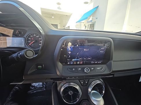 Used 2023 Chevrolet Camaro LT w/ Technology Package image 10