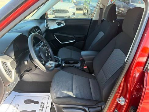 Used 2023 Kia Soul LX w/ LX Technology Package FWD image 9