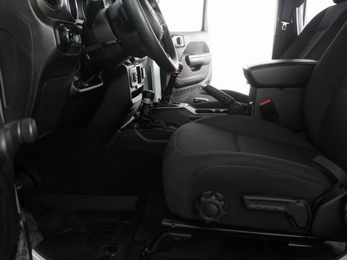 Used 2023 Jeep Gladiator Sport image 14