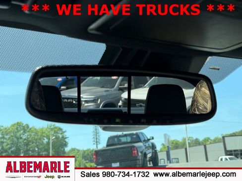 Used 2020 Toyota Tacoma Limited image 27