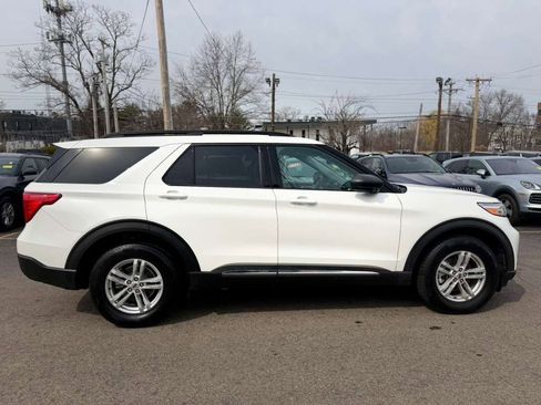 Used 2022 Ford Explorer XLT image 6