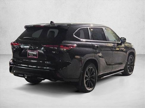 New 2026 Toyota Highlander XLE AWD/4WD image 2