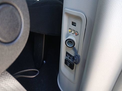 Used 2016 Chrysler Town & Country Touring w/ Driver Convenience Group FWD image 25