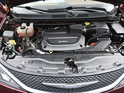 Used 2017 Chrysler Pacifica Limited FWD image 22