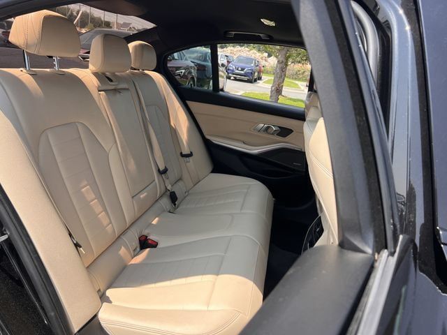 Used 2020 BMW 330i Sedan w/ M Sport Package RWD image 29